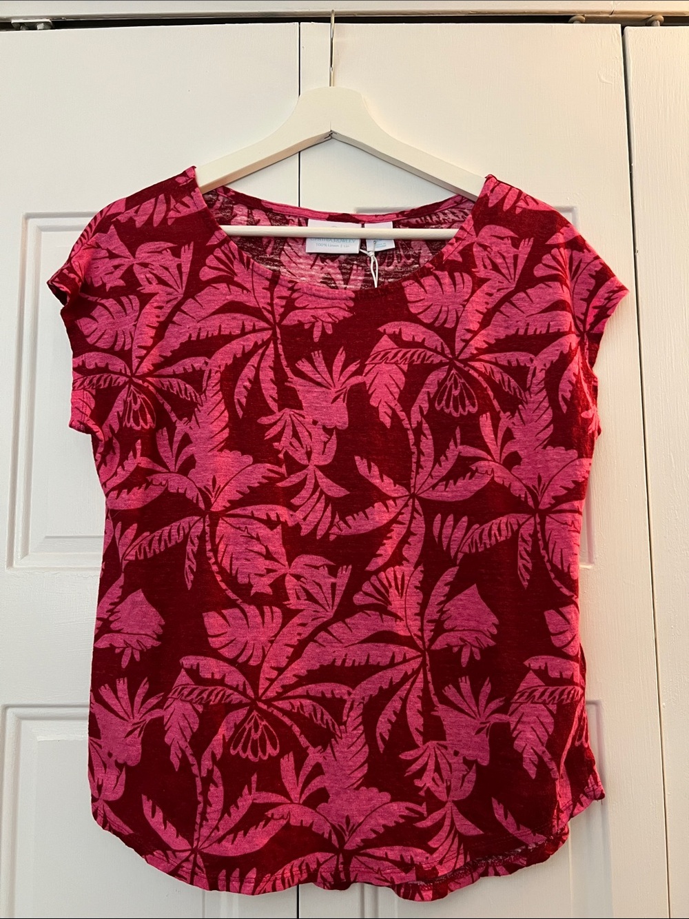 NWT - Cynthia Rowley Raspberry and Fuchsia Tropical-Print Short Sleeve Tee - Med